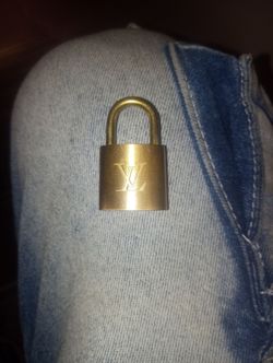 Brass Lv lock and chain