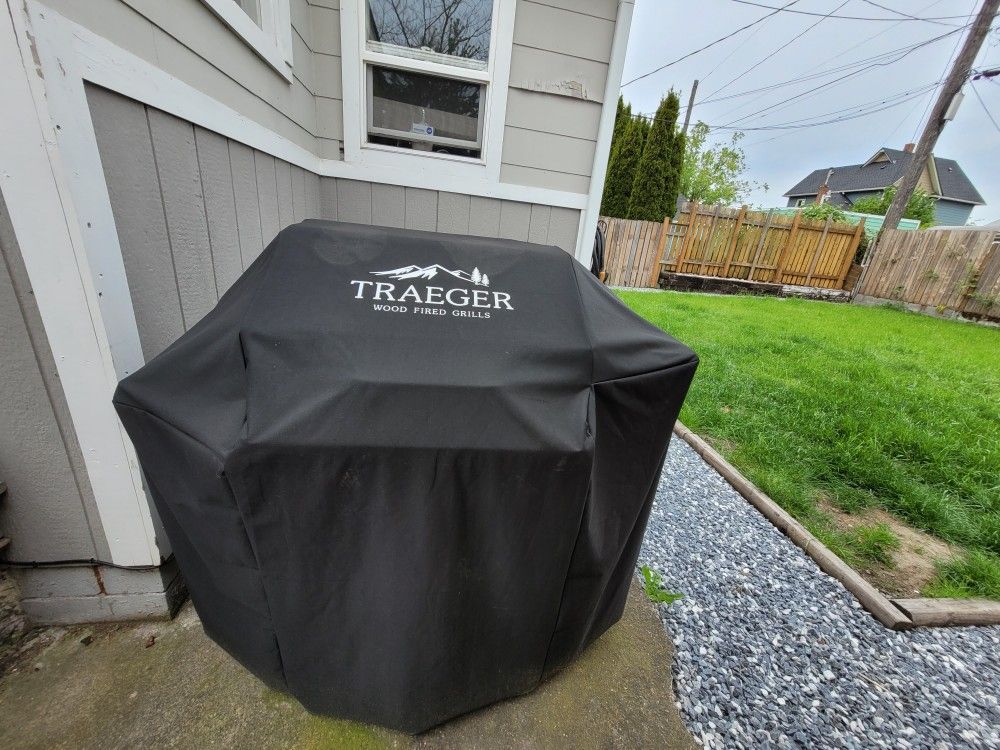 Traeger Silverton Pellet Grill, Lightly Used, Clean