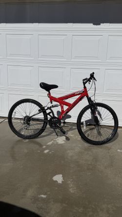 Dynacraft Gauntlet 6 speed Mountain Bike with 24” wheels