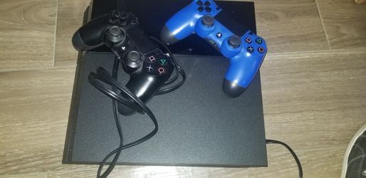 Playstation 4 With Wireless Controllers