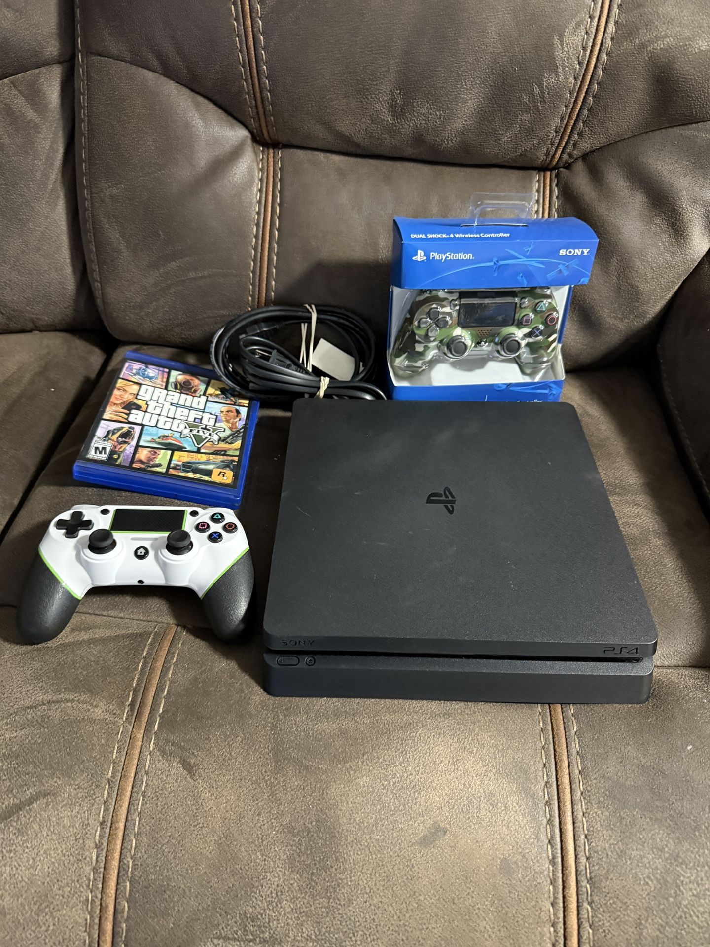 PS4 SLIM CONSOLE 500GB