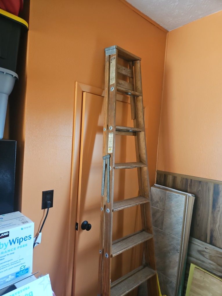 Keller 8' Wooden Ladder