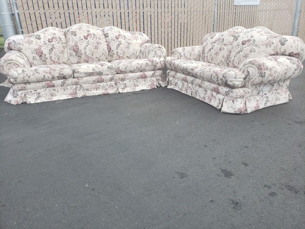 England Corsair sofa and loveseat (by lazy boy) for Sale in Renton, WA