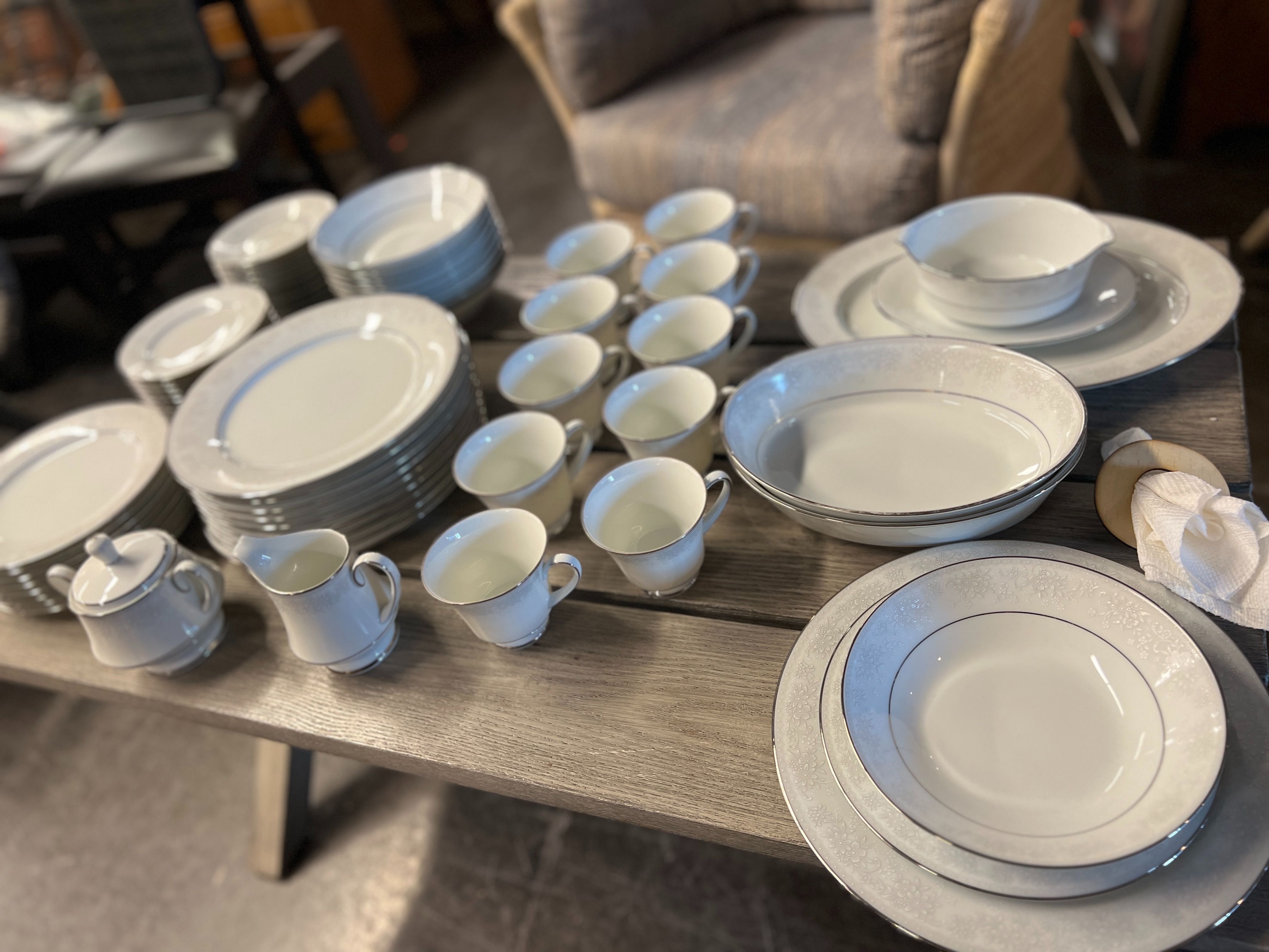 Noritake Misty China set 67 Pieces