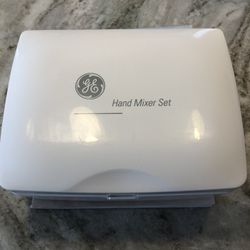 GE hand Mixer With Case