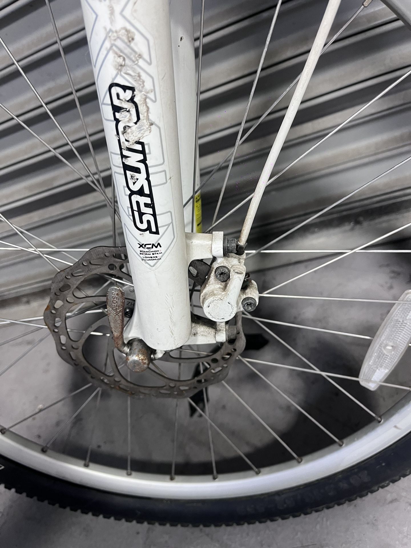26 Inch Bike With Hydraulic Brakes Needs Tlc 