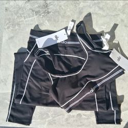 Alo Yoga Black And White Leggings And Bra