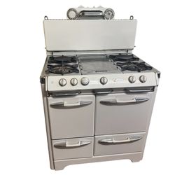 O’Keefe & Merritt White Porcelain 1950’s Freestanding 34” Gas Stove
