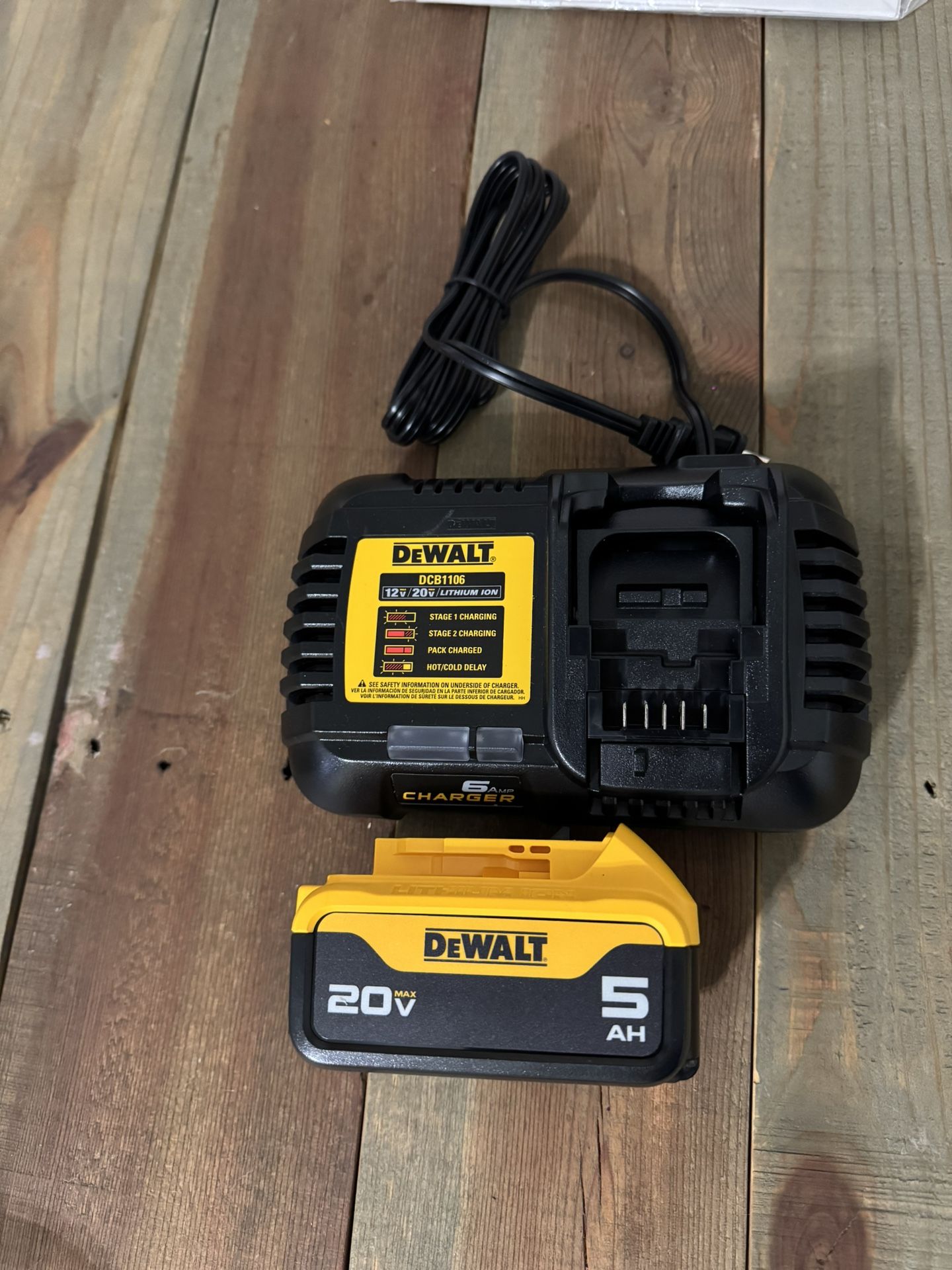 Dewalt Fast Charger And Battery 5Ah
