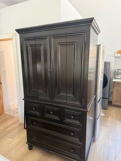 Dresser/Armoire