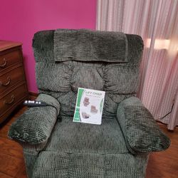 Remote Recluner Lift Chair With Massage.