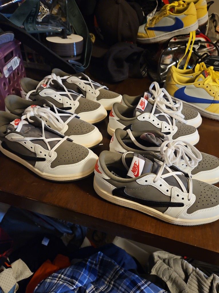 Travis Scott Jordan 1 Size 13c Size 1.5Y And Size 3Y