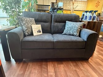 CLEARANCE Bennett Charcoal Loveseat
