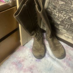 Girls boots size 5