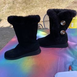 Sherpa Style Boots 