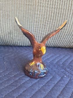Vintage ceramic Eagle Fingurine