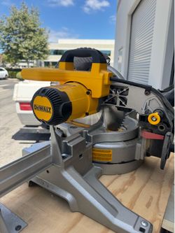 SELLING AS-IS: DEWALT DWS713 framing miter saw cart setup