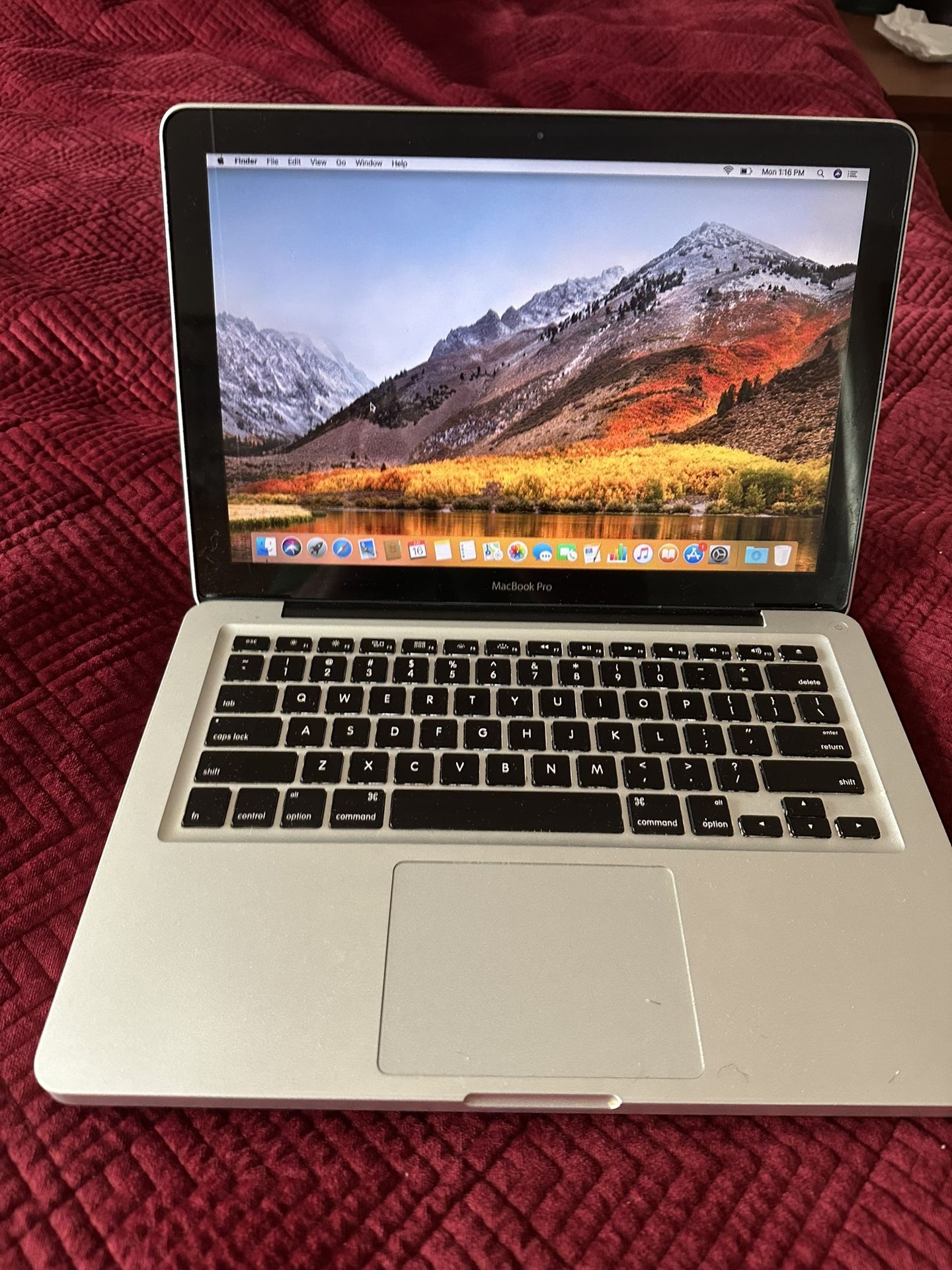 MacBook Pro 2011 500GB 2.7 GHZ i7 4GB Memory