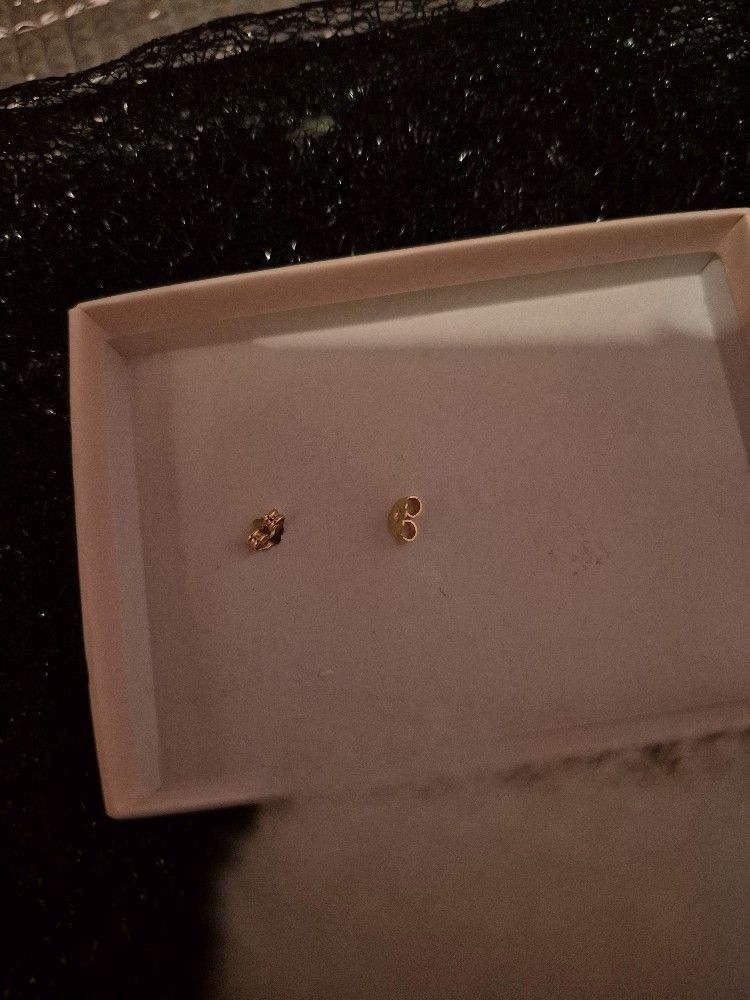 Charm cubic zirconia heart stud earrings
