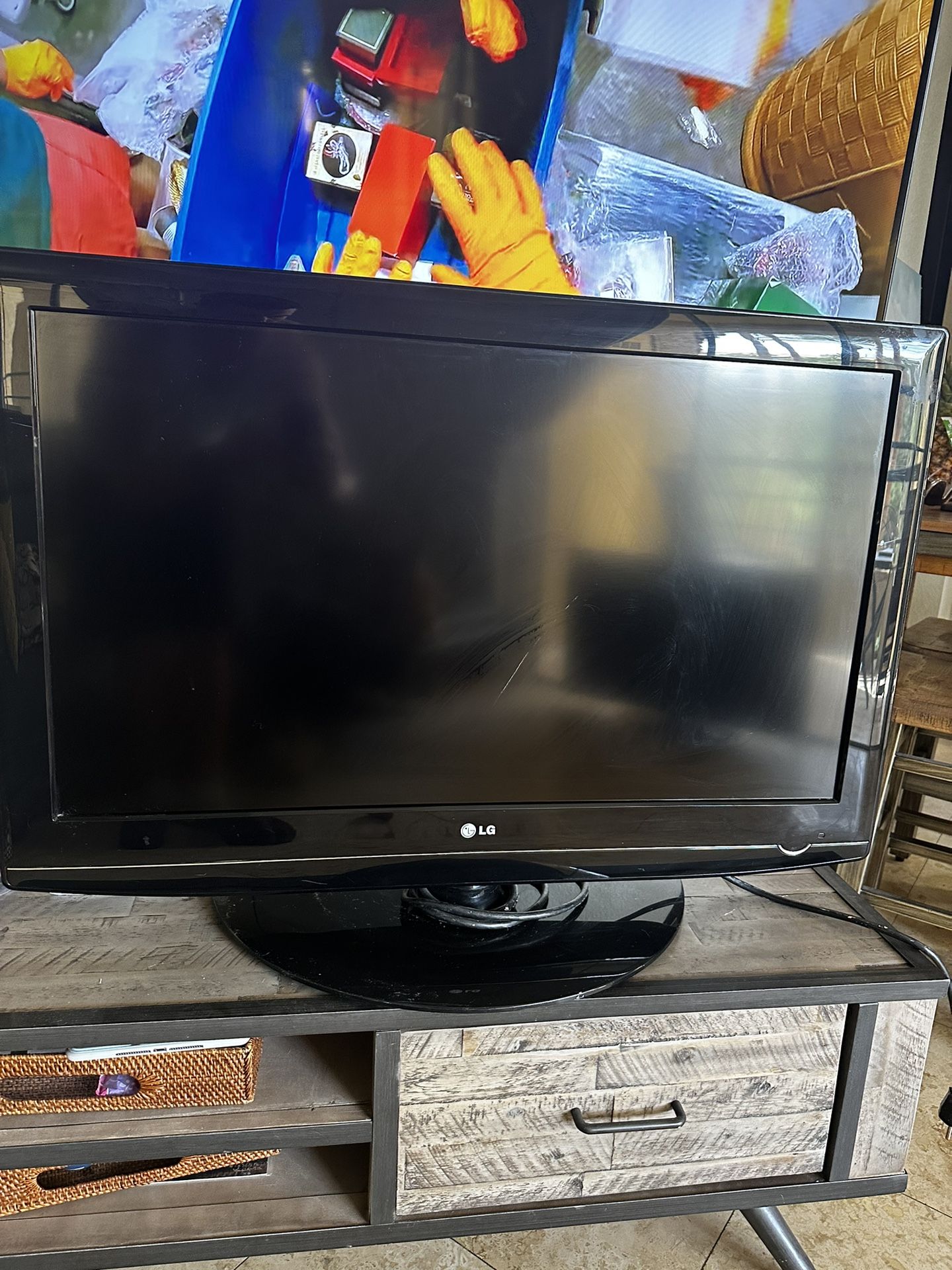 LG Tv 37LG500H-UA 37”