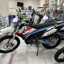 Apollo RFZ 250CC Dirt Bike Brand New! Finance For $50 Down Payment!!