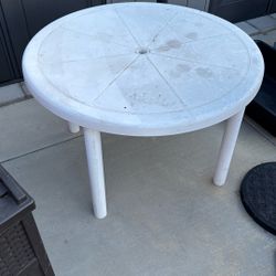Round Plastic Outdoor Table