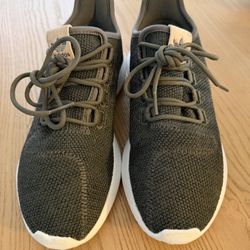 Adidas De Mujer Size 6. 1/2   $20