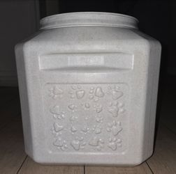 Gamma Vault / Vittles Vault Airtight Pet Food Storage Container holds about 30-35lb