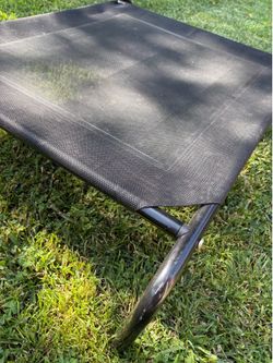 Elevated dog place mat