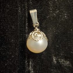 Culture Pearl Pendant and Earrings 