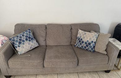 Ashley‘S Furniture Set. 