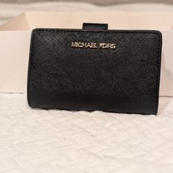 New Michael Kors Wallet