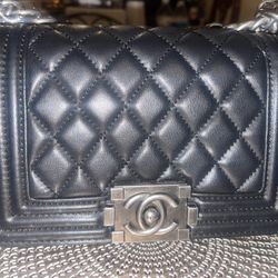 CHANEL black Quilted Shoulder Bag 