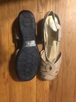 Shoes size 8.5