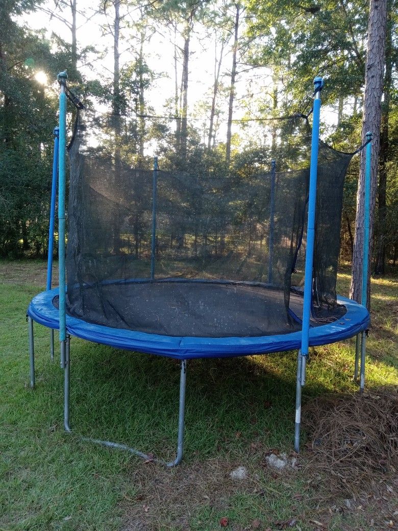 12×12 Trampoline. $125
