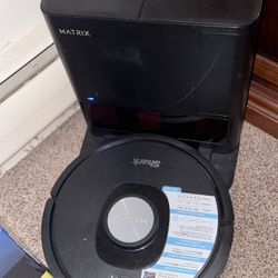 Shark Matrix Self-emptying Robot Vacuum
