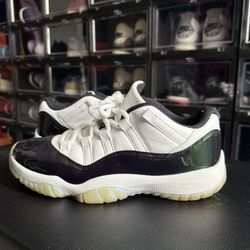 Air Jordan 11 Retro Low Iridescent size 9