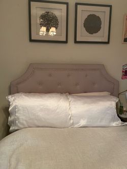 Full bed. Beautiful bed