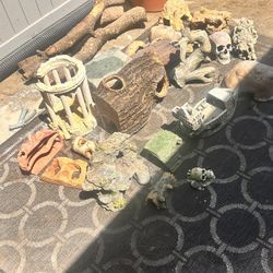 Several Different Reptile/fish Decor