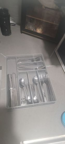 Mesh Cutlery Tray with Stainless Steel Silverware Set