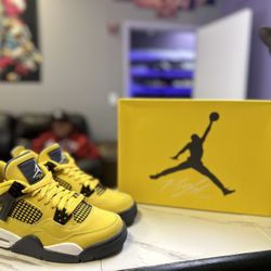 Jordan 4 Lightning 