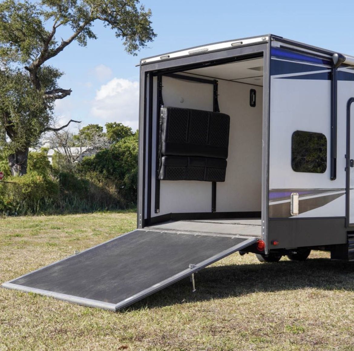 2019 Keystone Impact RV toy Hauler