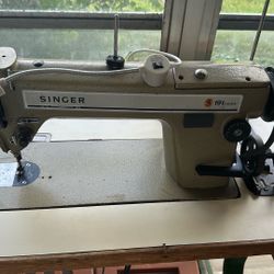 Sewing Machine Singer