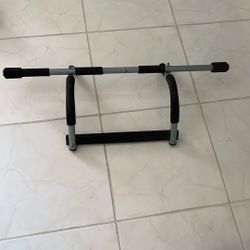 Pull up push-up bar over the door pull ups on the ground push-ups total body system iron gym