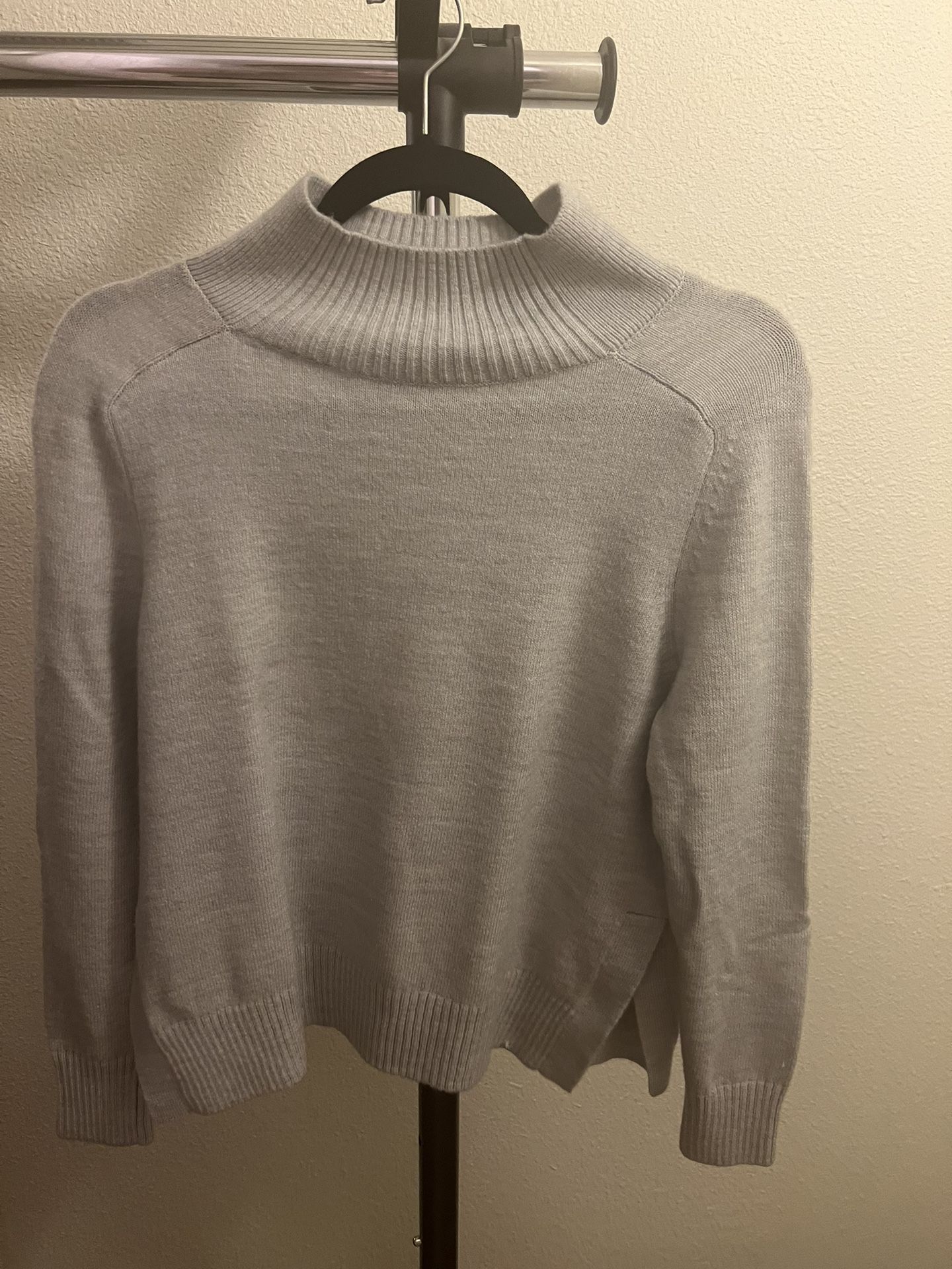 Banana Republic Grey Pullover Sweater - Women's Small - New Without Tags