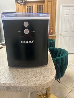 Ice Maker Excellent Condition