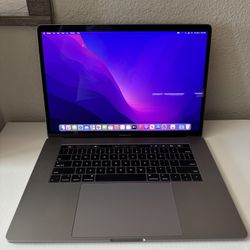 2018 15” MacBook Pro Core i7 16GB Ram 512SSD! Like new! We offer financing!