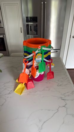 Plastic pail and shovel (9)