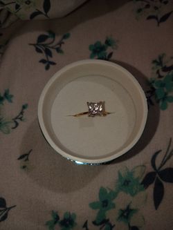 Engagement ring 320$ new