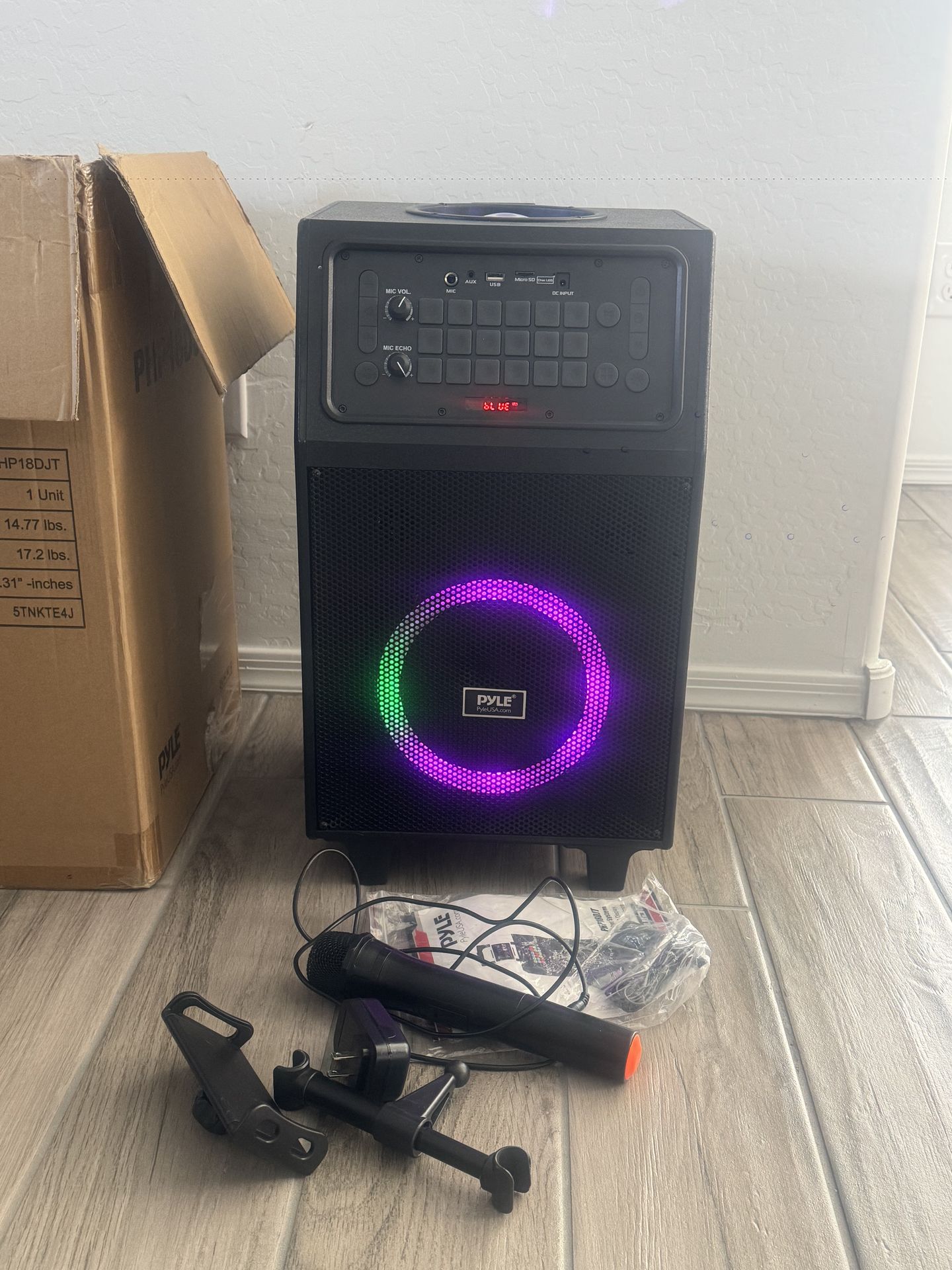 Bluetooth karaoke speaker